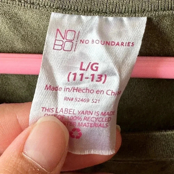 No boundaries size large onesie - Picture 2 of 3